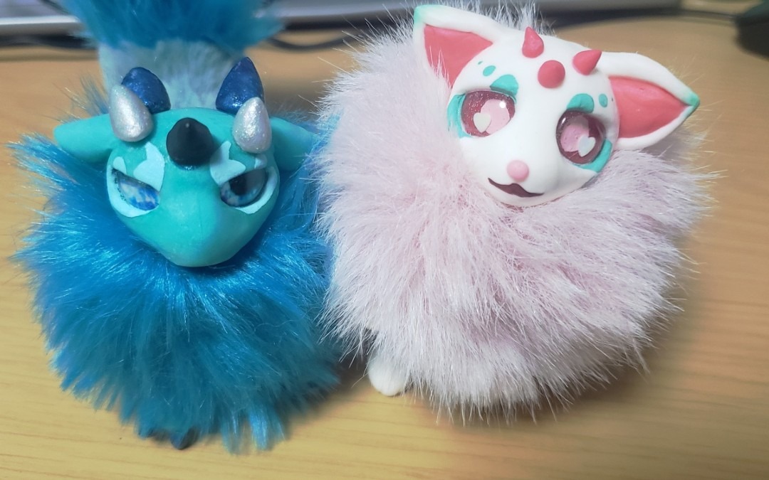 左「ヤングドラゴン」/右「べび狐みここ」