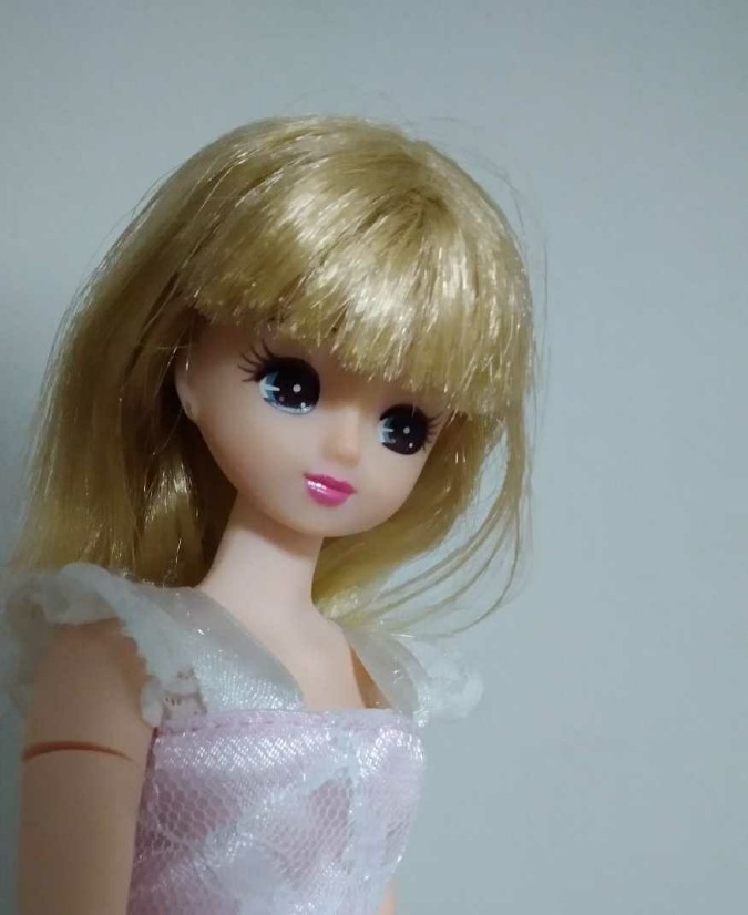 金髪のリカちゃん